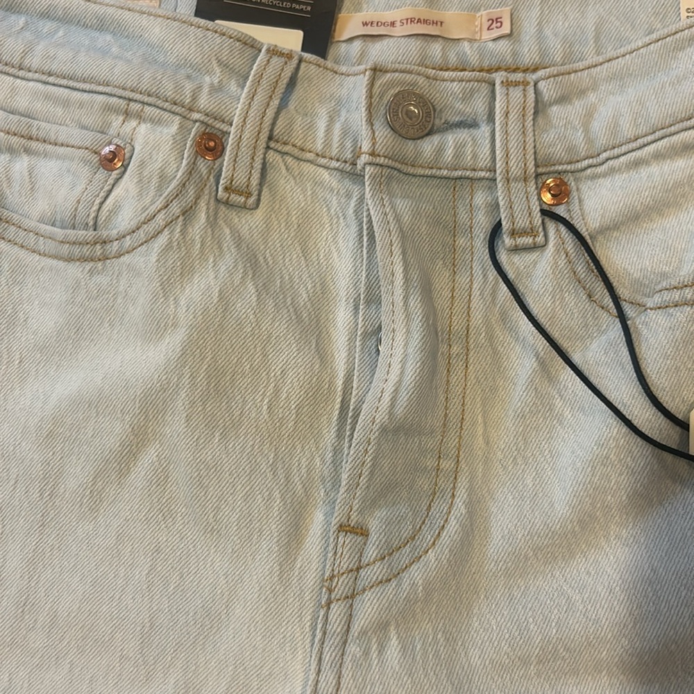LEVI’S WEDGIE STRAIGHT denim jeans light wash NEW 25x28 bucket 4 - Picture 5 of 8